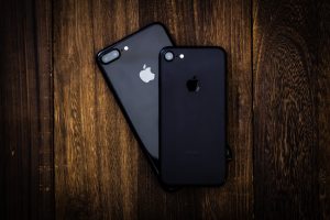 black and dark black iphone7